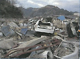  岩手県釜石市沿岸部・一面を埋め尽くす瓦礫
